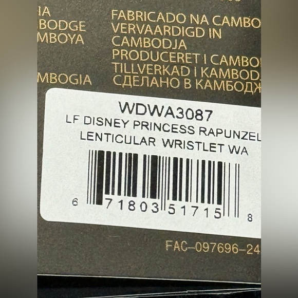 NWT Loungefly Disney’s Tangled Lenticular zip around wristlet - Picture 12 of 13